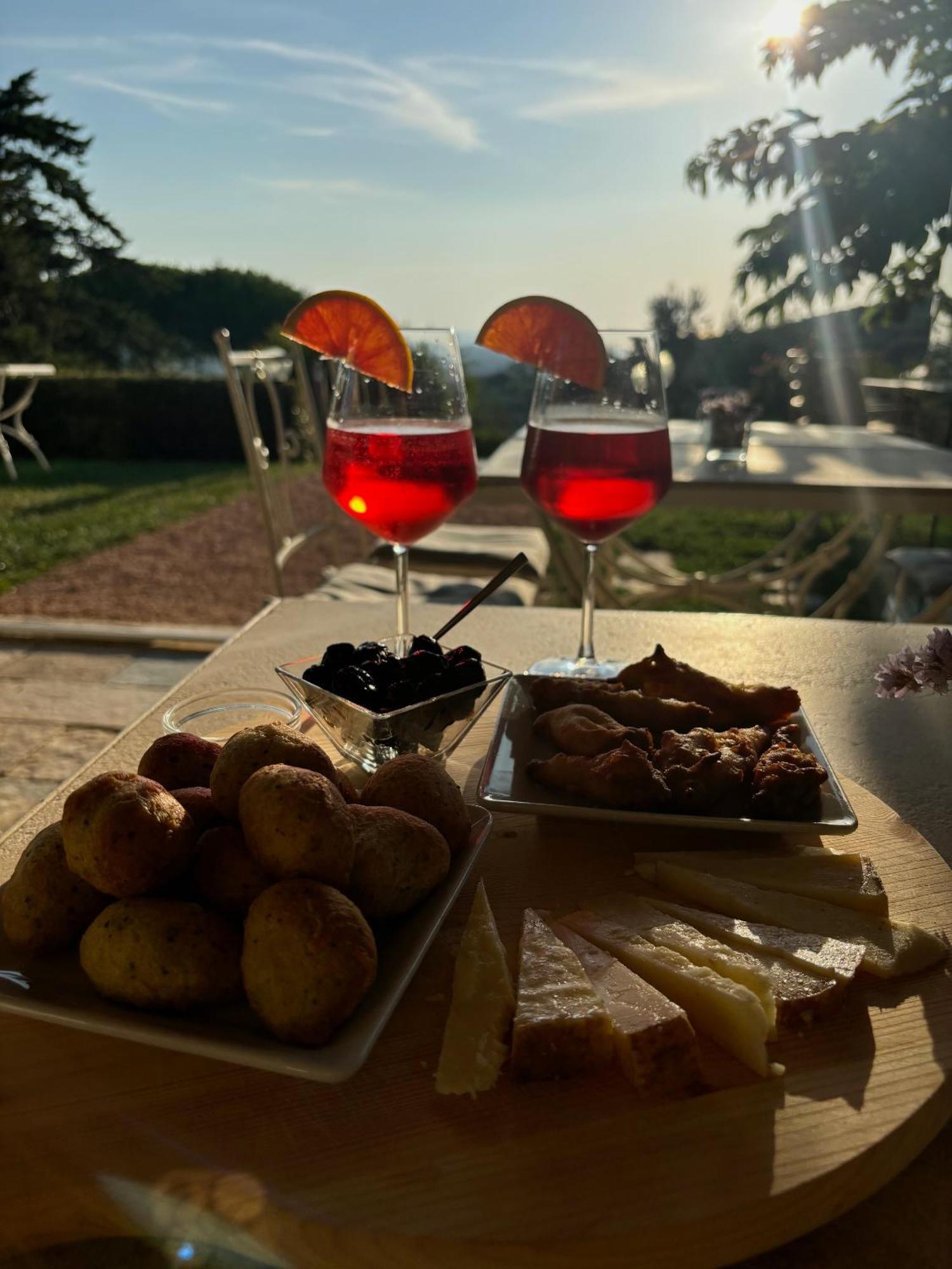 Relais Dei Molini Bed & Breakfast Кастането Кардучи Екстериор снимка