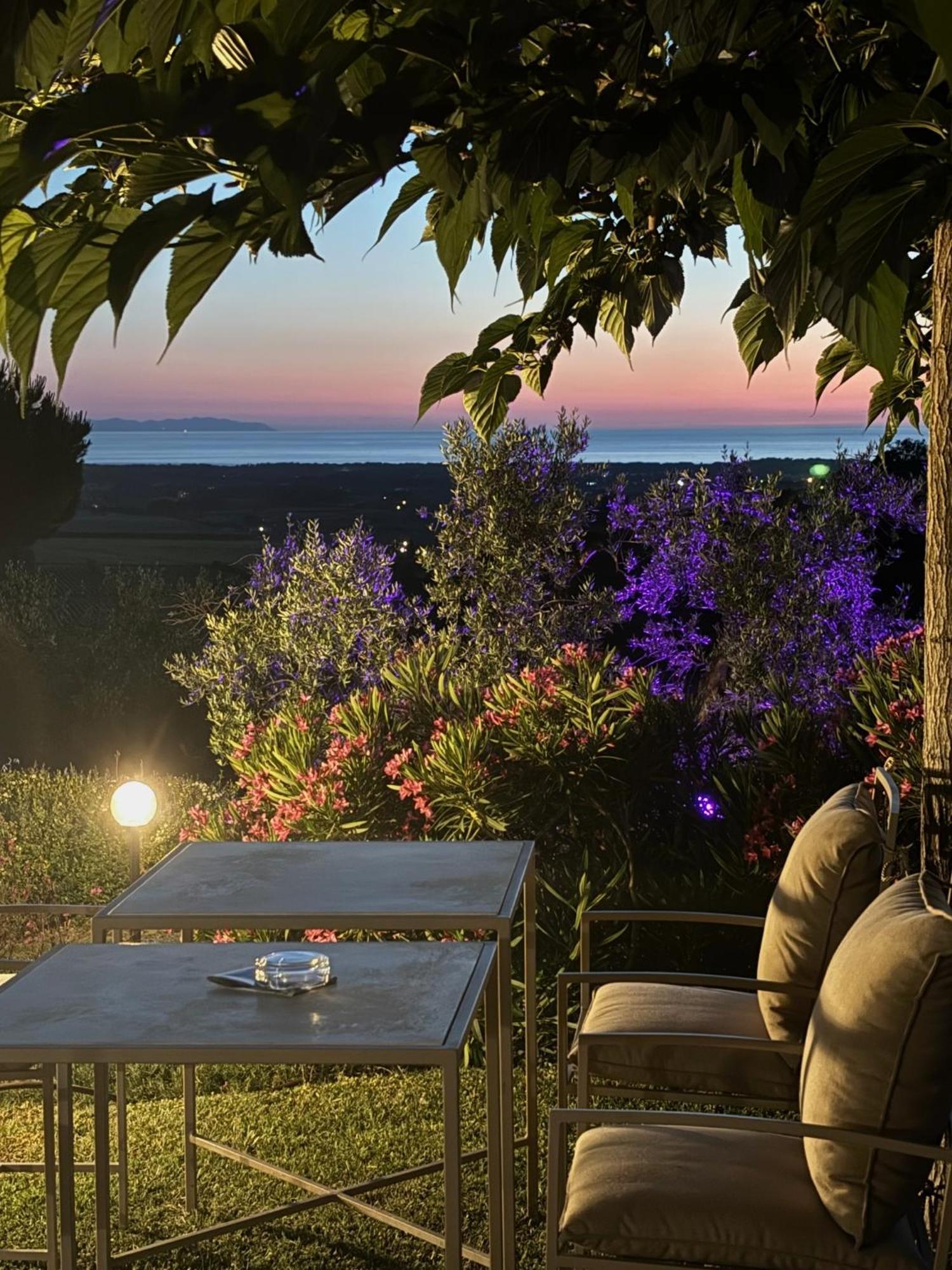 Relais Dei Molini Bed & Breakfast Кастането Кардучи Екстериор снимка